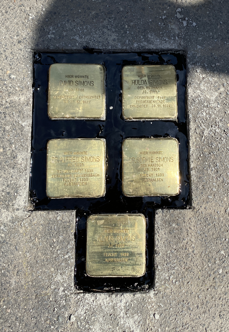 Stolpersteine der Familie Simons